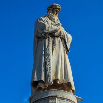 レオナルド・ダ・ヴィンチ像