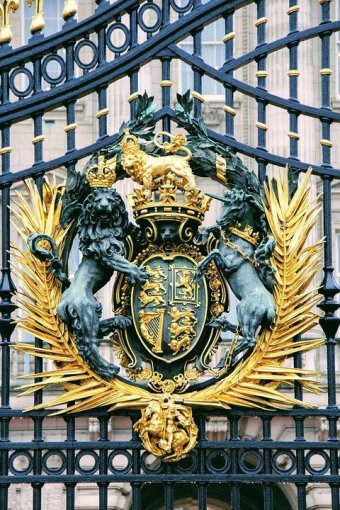 ◆バッキンガム宮殿の門扉の紋章